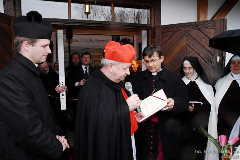 Poświęcenie i otwarcie Domu Pamięci Sługi Bożego o. Anzelma Gądka w Marszowicach